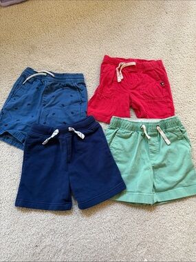 Lot of 4 pairs of boys shorts-3T, 5T
